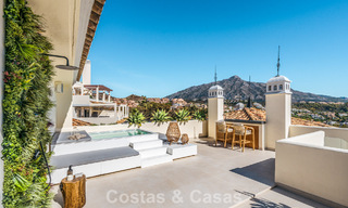 Prestigieus gerenoveerd penthouse met panoramisch zeezicht te koop in Nueva Andalucia’s golfvallei, Marbella 773634 