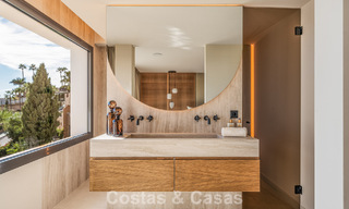 Prestigieus gerenoveerd penthouse met panoramisch zeezicht te koop in Nueva Andalucia’s golfvallei, Marbella 773649 