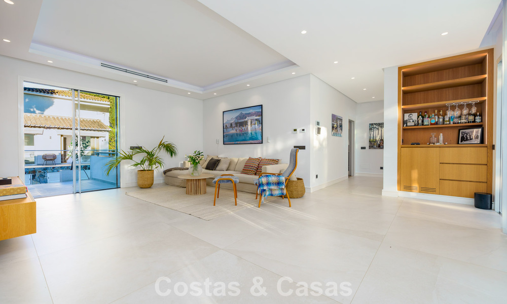 Moderne luxevilla met apart gastenverblijf en privacy te koop in Nueva Andalucia, Marbella 774083