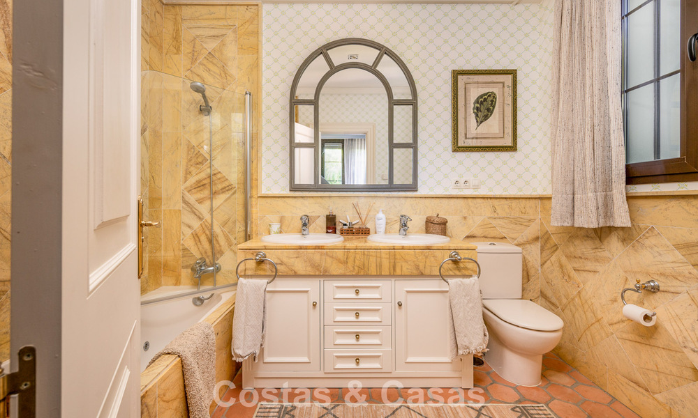 Indrukwekkende luxueuze villa te koop in een prestigieuze urbanisatie op loopafstand van het strand in Guadalmina Baja, Marbella 773936