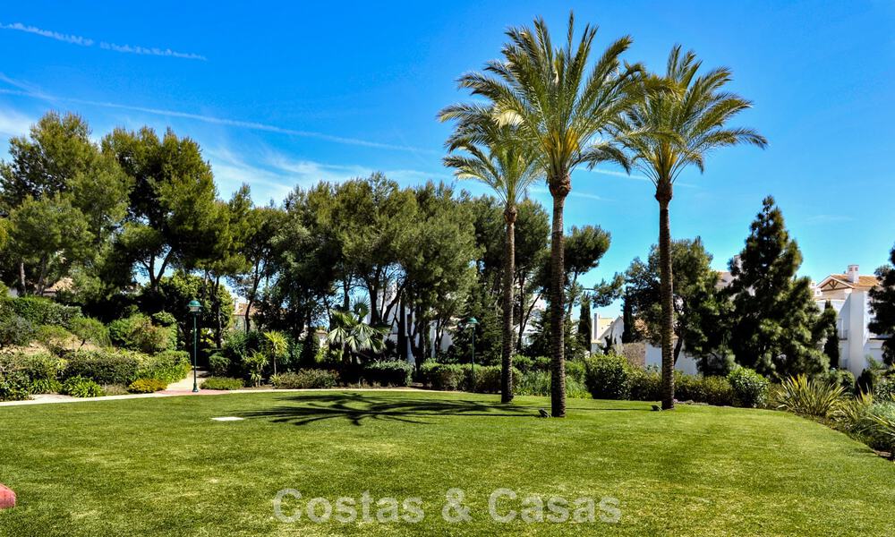 Luxueus gerenoveerd appartement met zeezicht te koop in een exclusief strandcomplex in Los Monteros, Marbella Oost 776647