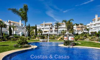 Luxueus gerenoveerd appartement met zeezicht te koop in een exclusief strandcomplex in Los Monteros, Marbella Oost 776648 