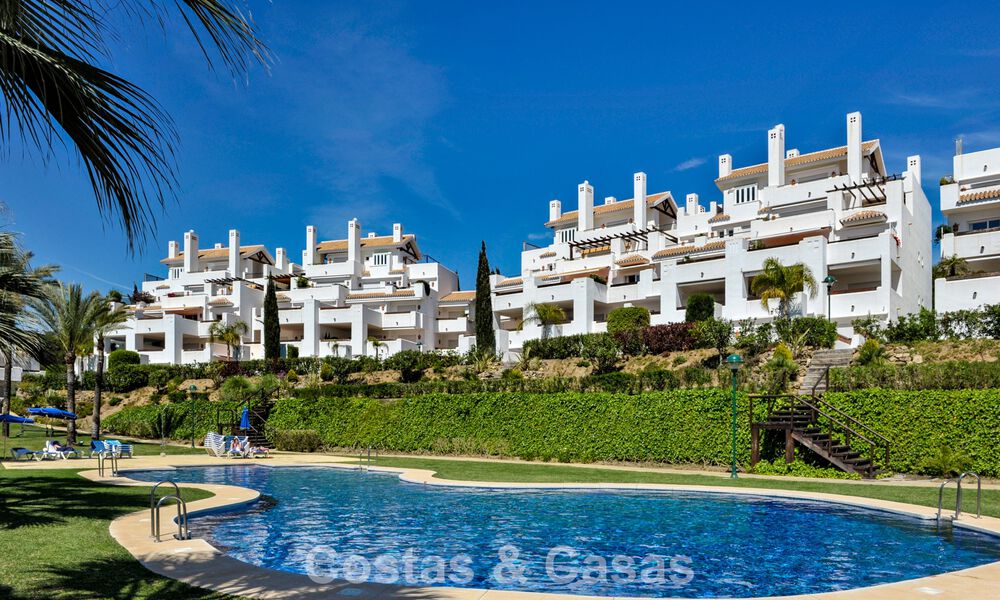 Luxueus gerenoveerd appartement met zeezicht te koop in een exclusief strandcomplex in Los Monteros, Marbella Oost 776656