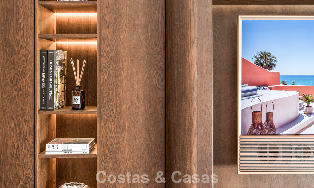 Luxueus gerenoveerd appartement met zeezicht te koop in een exclusief strandcomplex in Los Monteros, Marbella Oost 778330