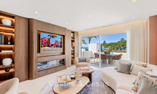 Luxueus gerenoveerd appartement met zeezicht te koop in een exclusief strandcomplex in Los Monteros, Marbella Oost 778335 