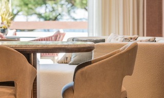Luxueus gerenoveerd appartement met zeezicht te koop in een exclusief strandcomplex in Los Monteros, Marbella Oost 778337 