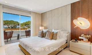 Luxueus gerenoveerd appartement met zeezicht te koop in een exclusief strandcomplex in Los Monteros, Marbella Oost 778340 