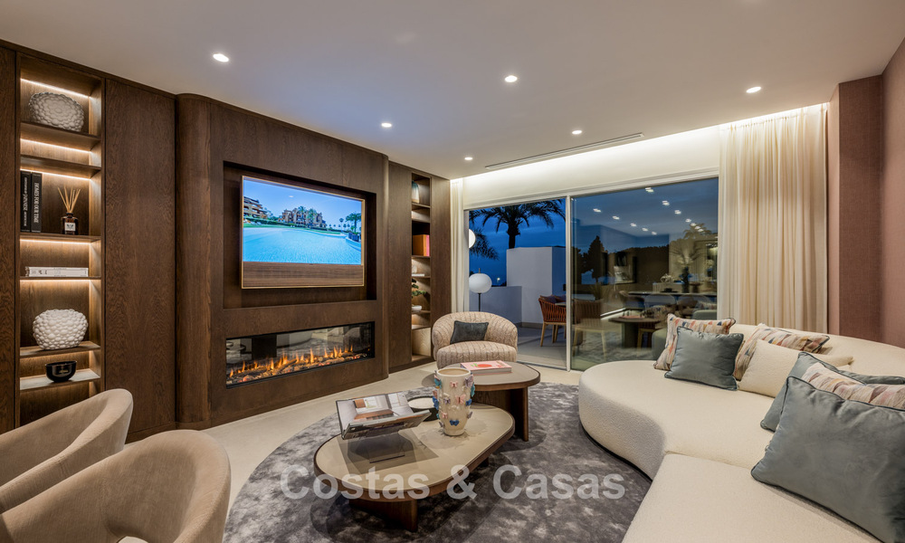 Luxueus gerenoveerd appartement met zeezicht te koop in een exclusief strandcomplex in Los Monteros, Marbella Oost 778345