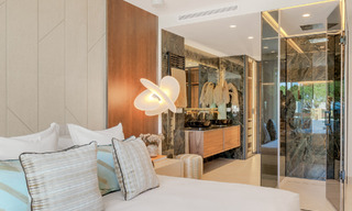 Luxueus gerenoveerd appartement met zeezicht te koop in een exclusief strandcomplex in Los Monteros, Marbella Oost 778347 