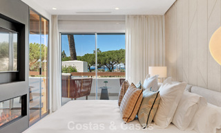 Luxueus gerenoveerd appartement met zeezicht te koop in een exclusief strandcomplex in Los Monteros, Marbella Oost 778354 