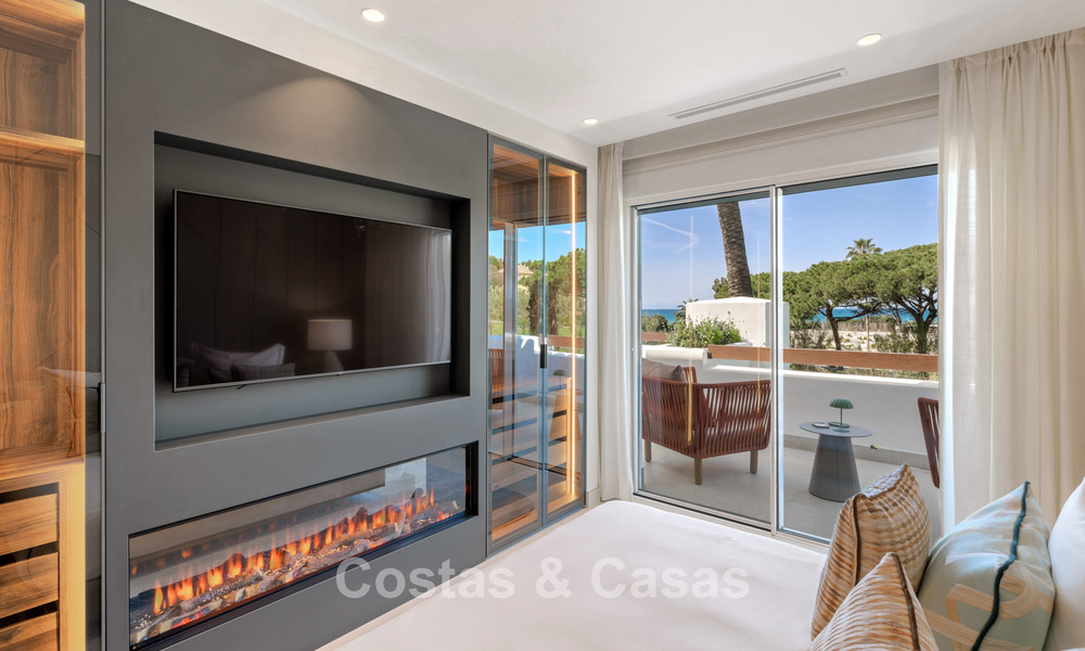 Luxueus gerenoveerd appartement met zeezicht te koop in een exclusief strandcomplex in Los Monteros, Marbella Oost 778355