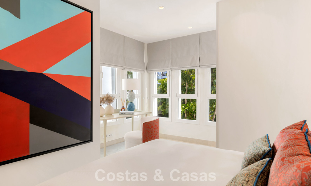 Luxueus gerenoveerd appartement met zeezicht te koop in een exclusief strandcomplex in Los Monteros, Marbella Oost 778356