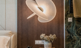 Luxueus gerenoveerd appartement met zeezicht te koop in een exclusief strandcomplex in Los Monteros, Marbella Oost 778358 