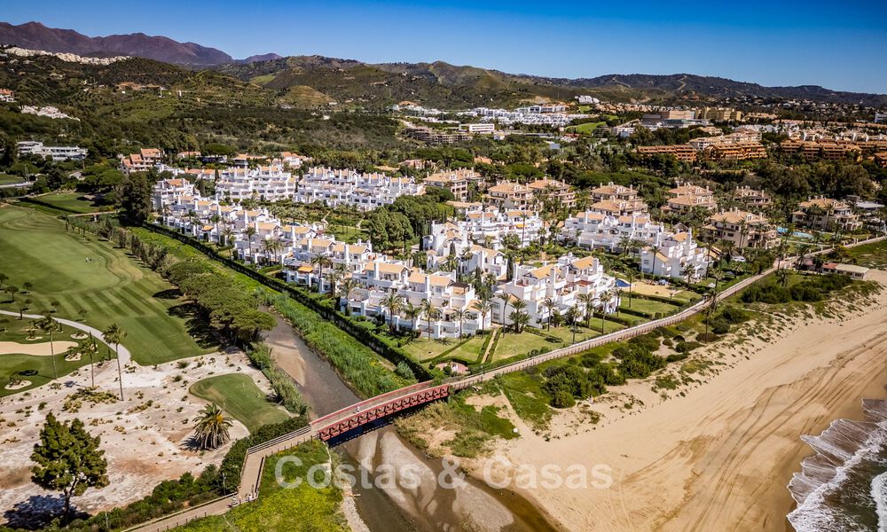 Luxueus gerenoveerd appartement met zeezicht te koop in een exclusief strandcomplex in Los Monteros, Marbella Oost 778359