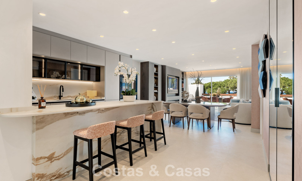 Luxueus gerenoveerd appartement met zeezicht te koop in een exclusief strandcomplex in Los Monteros, Marbella Oost 778362