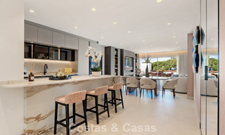 Luxueus gerenoveerd appartement met zeezicht te koop in een exclusief strandcomplex in Los Monteros, Marbella Oost 778362 