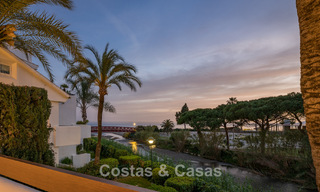 Luxueus gerenoveerd appartement met zeezicht te koop in een exclusief strandcomplex in Los Monteros, Marbella Oost 778367 