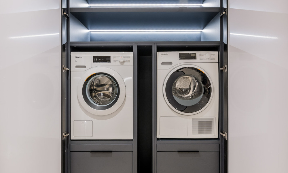 Luxueus gerenoveerd appartement met zeezicht te koop in een exclusief strandcomplex in Los Monteros, Marbella Oost 778368