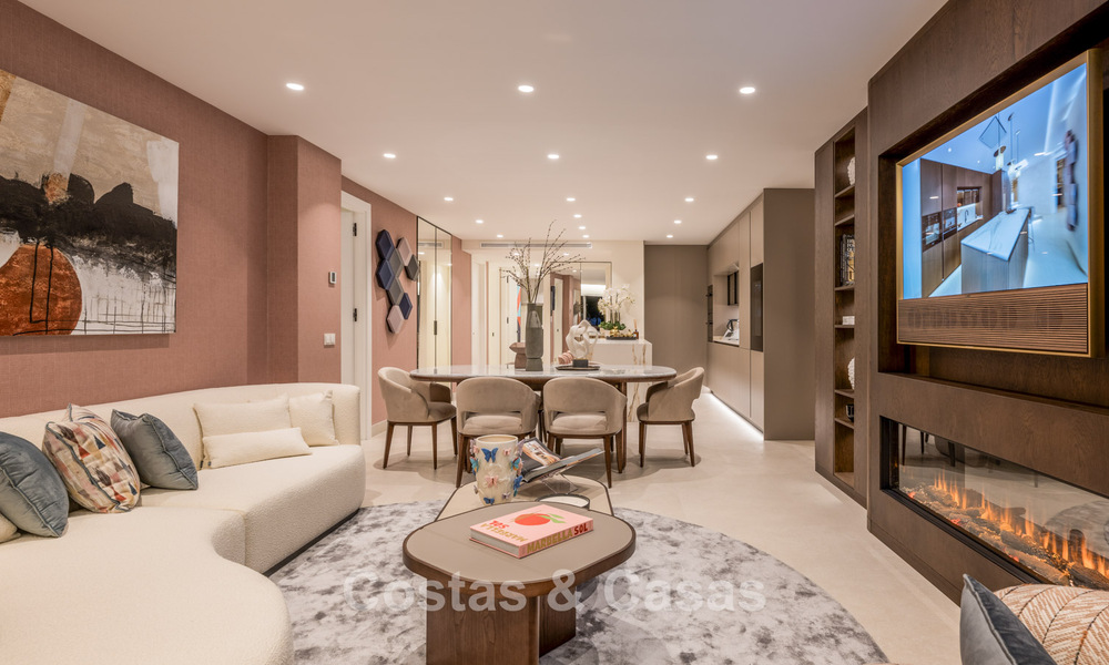 Luxueus gerenoveerd appartement met zeezicht te koop in een exclusief strandcomplex in Los Monteros, Marbella Oost 778374