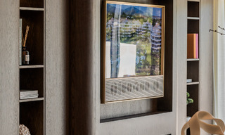 Luxueus gerenoveerd appartement met zeezicht te koop in een exclusief strandcomplex in Los Monteros, Marbella Oost 778377 