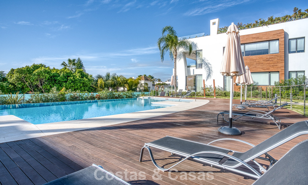 Luxueus duplex appartement te koop met zeezicht in een hoogstaand Sierra Blanca complex op Marbella’s Golden Mile 774590