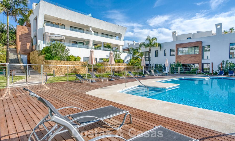 Luxueus duplex appartement te koop met zeezicht in een hoogstaand Sierra Blanca complex op Marbella’s Golden Mile 774593