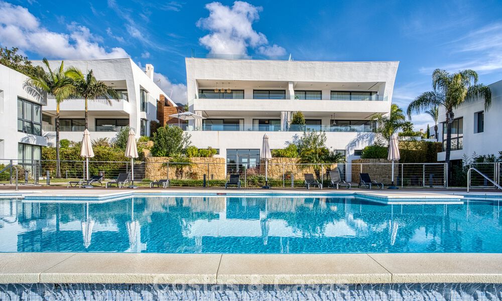 Luxueus duplex appartement te koop met zeezicht in een hoogstaand Sierra Blanca complex op Marbella’s Golden Mile 774595