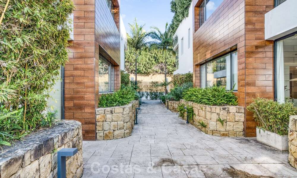 Luxueus duplex appartement te koop met zeezicht in een hoogstaand Sierra Blanca complex op Marbella’s Golden Mile 774598