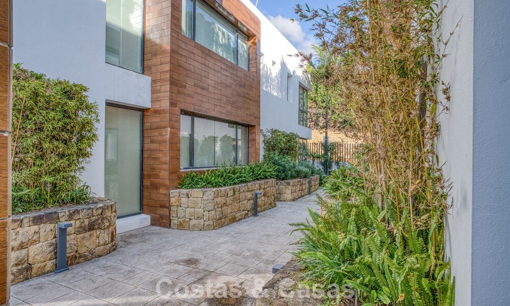 Luxueus duplex appartement te koop met zeezicht in een hoogstaand Sierra Blanca complex op Marbella’s Golden Mile 774606