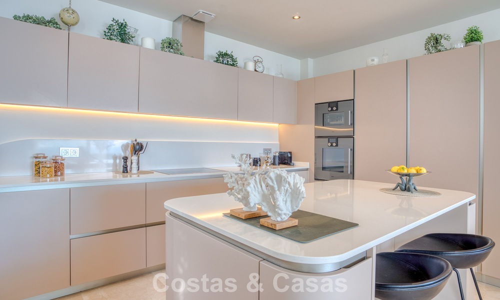 Luxueus duplex appartement te koop met zeezicht in een hoogstaand Sierra Blanca complex op Marbella’s Golden Mile 774620