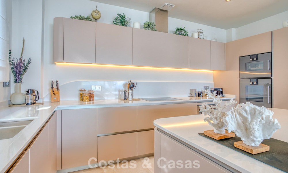 Luxueus duplex appartement te koop met zeezicht in een hoogstaand Sierra Blanca complex op Marbella’s Golden Mile 774621