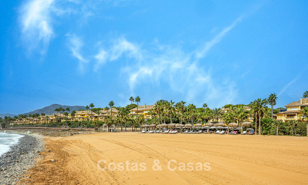 Ruim 3-slaapkamer appartement met panoramisch zeezicht te koop in een strandcomplex ten oosten van Marbella centrum 774636