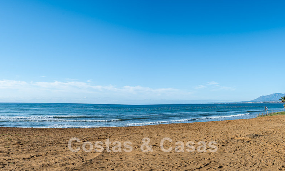 Ruim 3-slaapkamer appartement met panoramisch zeezicht te koop in een strandcomplex ten oosten van Marbella centrum 774656