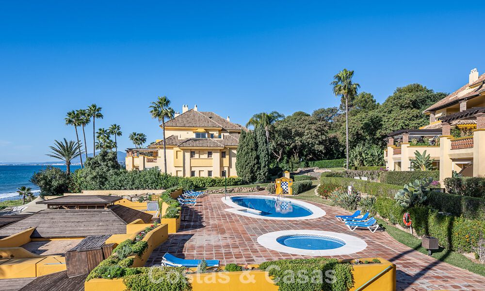 Ruim 3-slaapkamer appartement met panoramisch zeezicht te koop in een strandcomplex ten oosten van Marbella centrum 774665