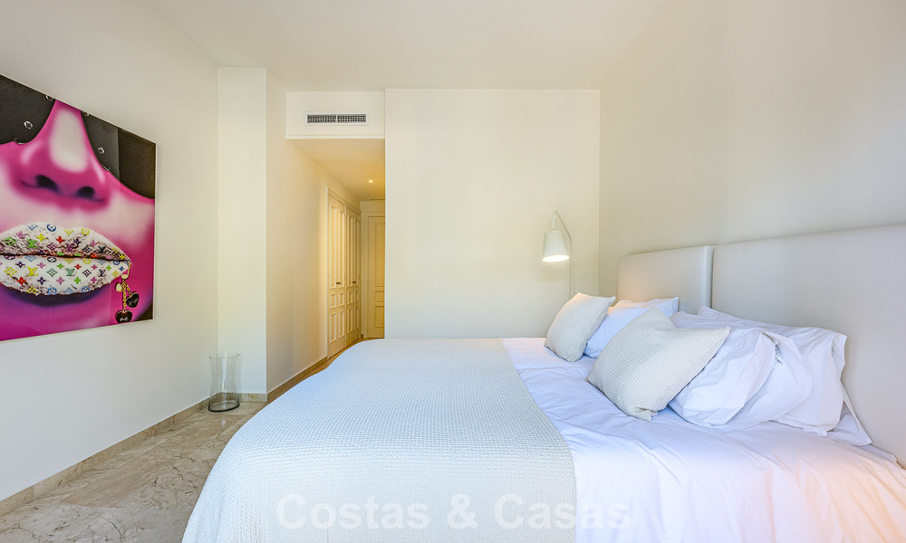 Ruim 3-slaapkamer appartement met panoramisch zeezicht te koop in een strandcomplex ten oosten van Marbella centrum 774672