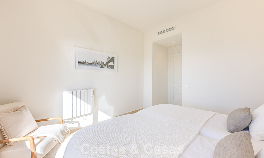 Ruim 3-slaapkamer appartement met panoramisch zeezicht te koop in een strandcomplex ten oosten van Marbella centrum 774680