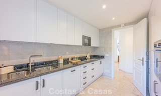 Ruim 3-slaapkamer appartement met panoramisch zeezicht te koop in een strandcomplex ten oosten van Marbella centrum 774683 