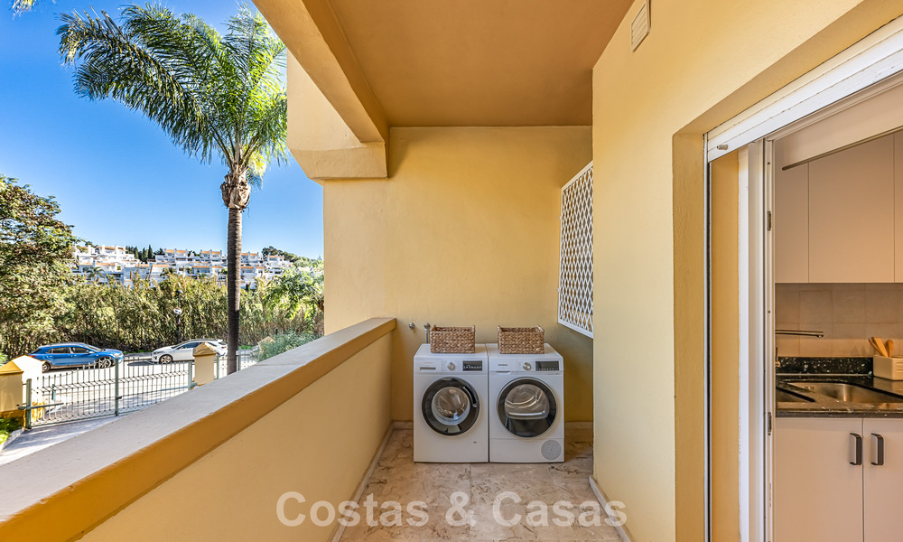 Ruim 3-slaapkamer appartement met panoramisch zeezicht te koop in een strandcomplex ten oosten van Marbella centrum 774687