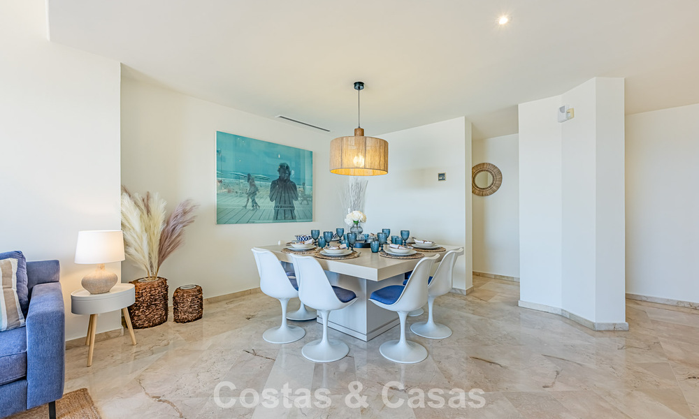 Ruim 3-slaapkamer appartement met panoramisch zeezicht te koop in een strandcomplex ten oosten van Marbella centrum 774693