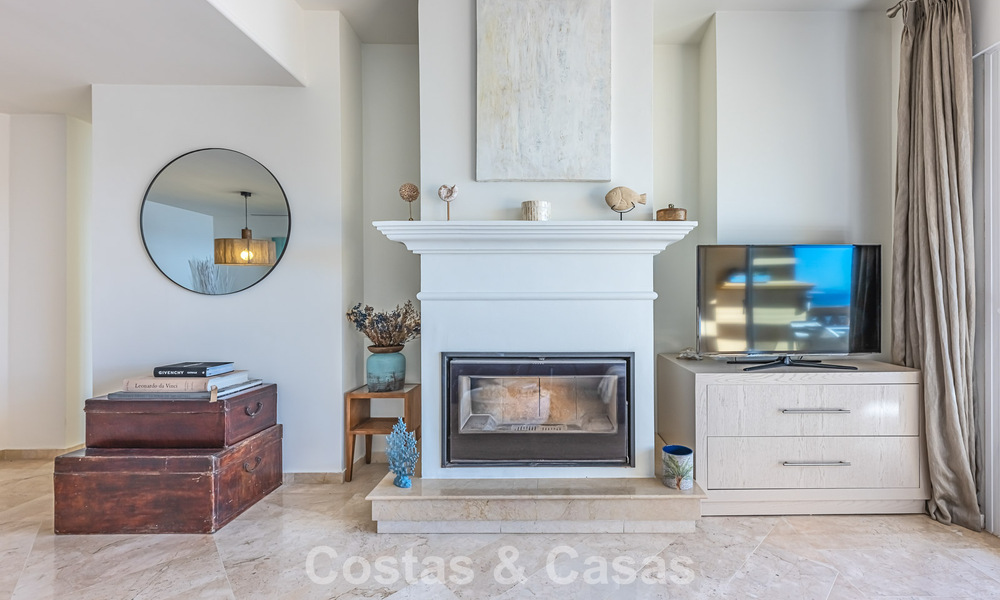 Ruim 3-slaapkamer appartement met panoramisch zeezicht te koop in een strandcomplex ten oosten van Marbella centrum 774696