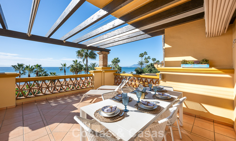 Ruim 3-slaapkamer appartement met panoramisch zeezicht te koop in een strandcomplex ten oosten van Marbella centrum 774700