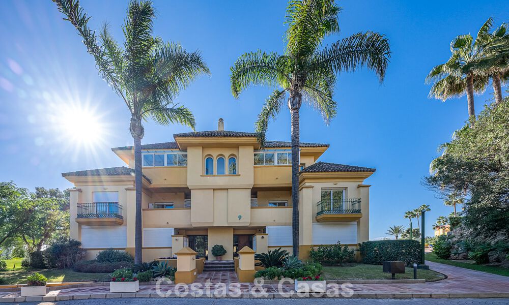 Ruim 3-slaapkamer appartement met panoramisch zeezicht te koop in een strandcomplex ten oosten van Marbella centrum 774713