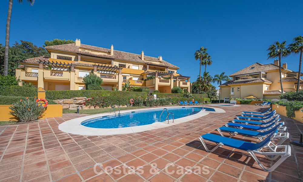 Ruim 3-slaapkamer appartement met panoramisch zeezicht te koop in een strandcomplex ten oosten van Marbella centrum 774714