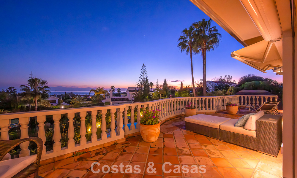 Prachtige villa in Spaanse stijl met prachtig uitzicht op zee te koop in Elviria, Oost Marbella 774727