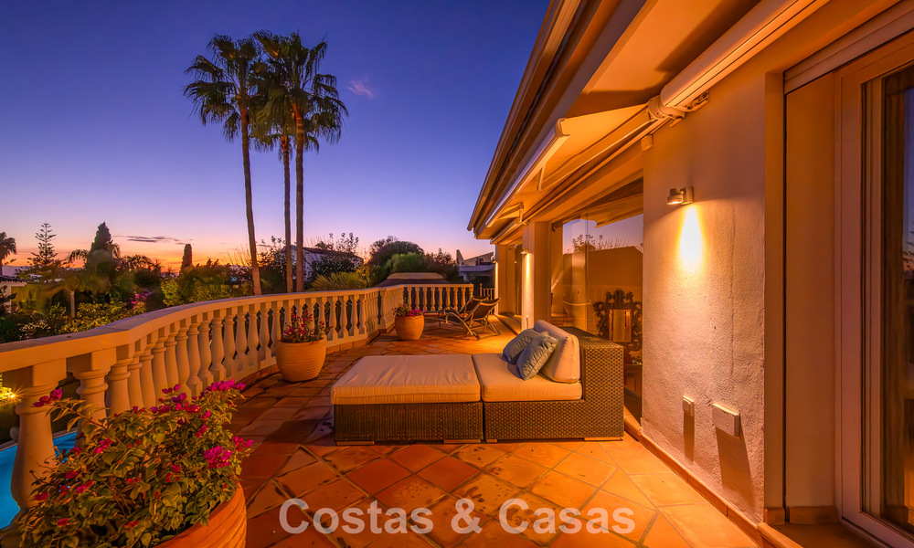 Prachtige villa in Spaanse stijl met prachtig uitzicht op zee te koop in Elviria, Oost Marbella 774728