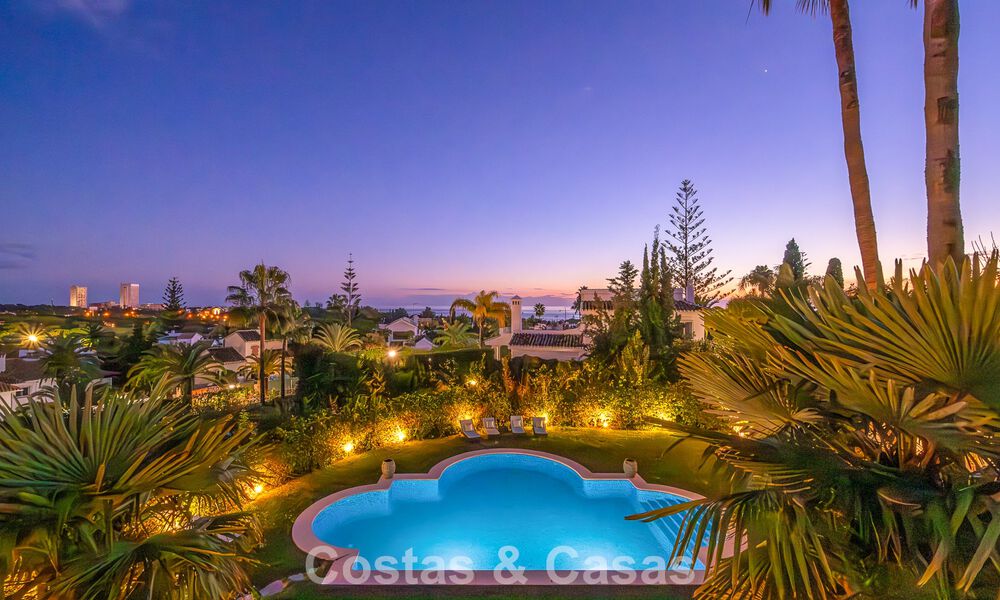 Prachtige villa in Spaanse stijl met prachtig uitzicht op zee te koop in Elviria, Oost Marbella 774730