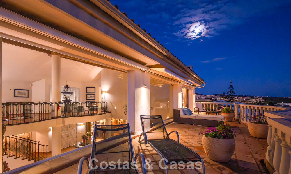 Prachtige villa in Spaanse stijl met prachtig uitzicht op zee te koop in Elviria, Oost Marbella 774731