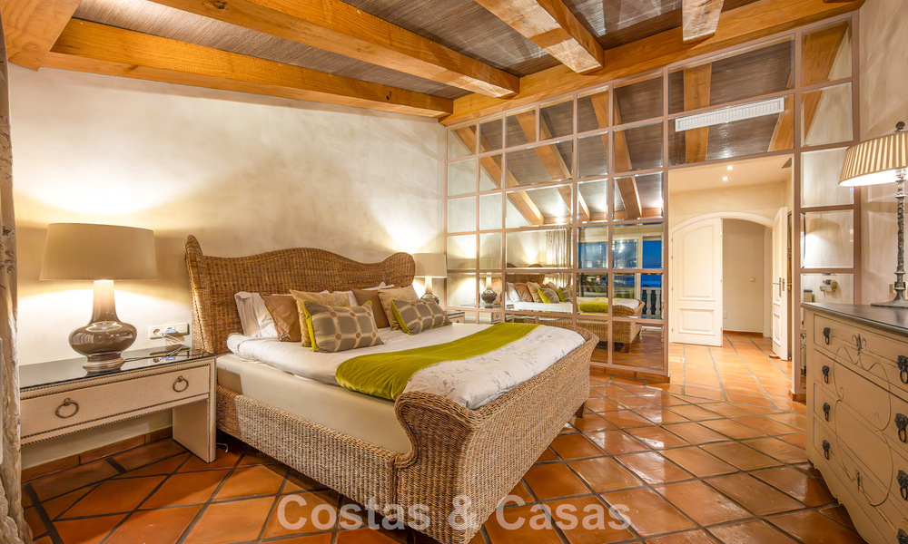 Prachtige villa in Spaanse stijl met prachtig uitzicht op zee te koop in Elviria, Oost Marbella 774733