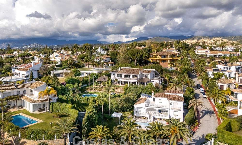 Prachtige villa in Spaanse stijl met prachtig uitzicht op zee te koop in Elviria, Oost Marbella 774736