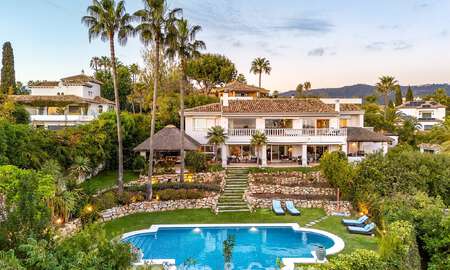 Prachtige villa in Spaanse stijl met prachtig uitzicht op zee te koop in Elviria, Oost Marbella 774737